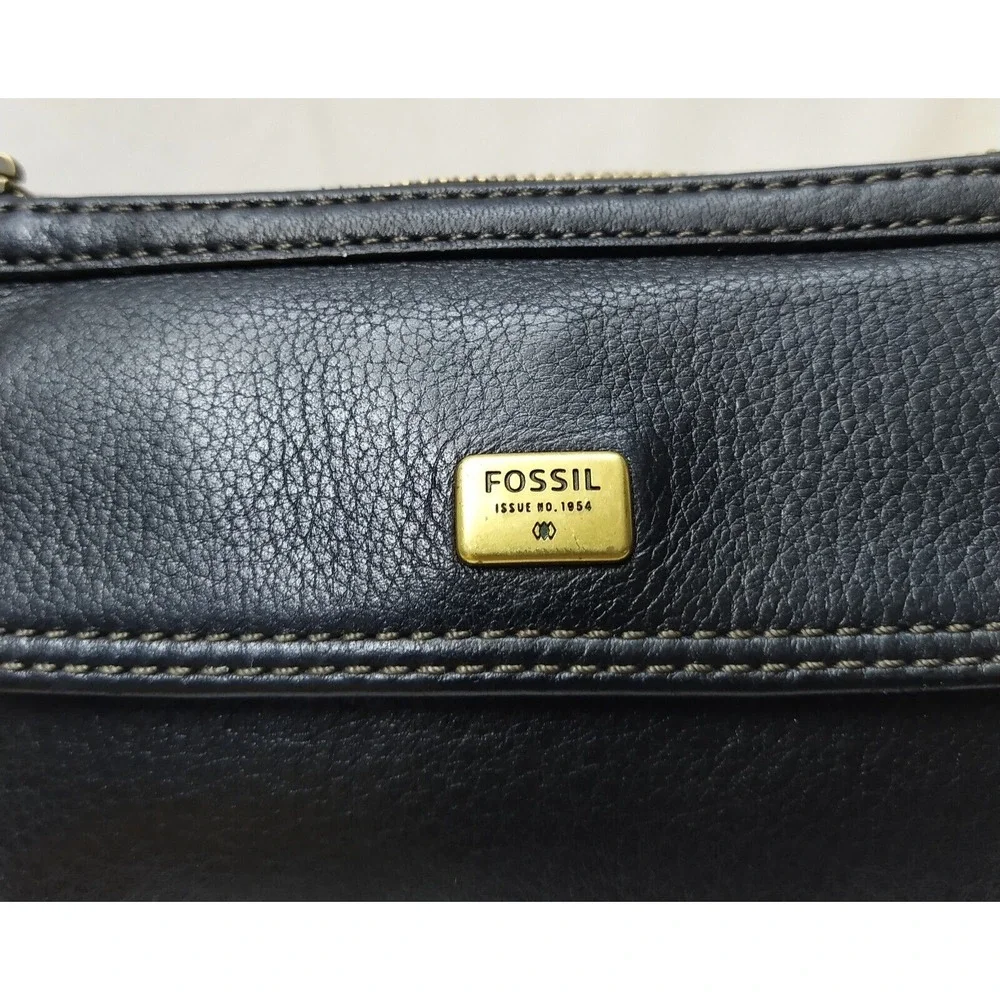 Fossil Black Pebbled Leather Credit Card ID Window Zipper Closure Wallet
